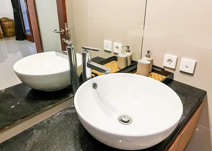 Stylish 3br Pool 5 Min To *